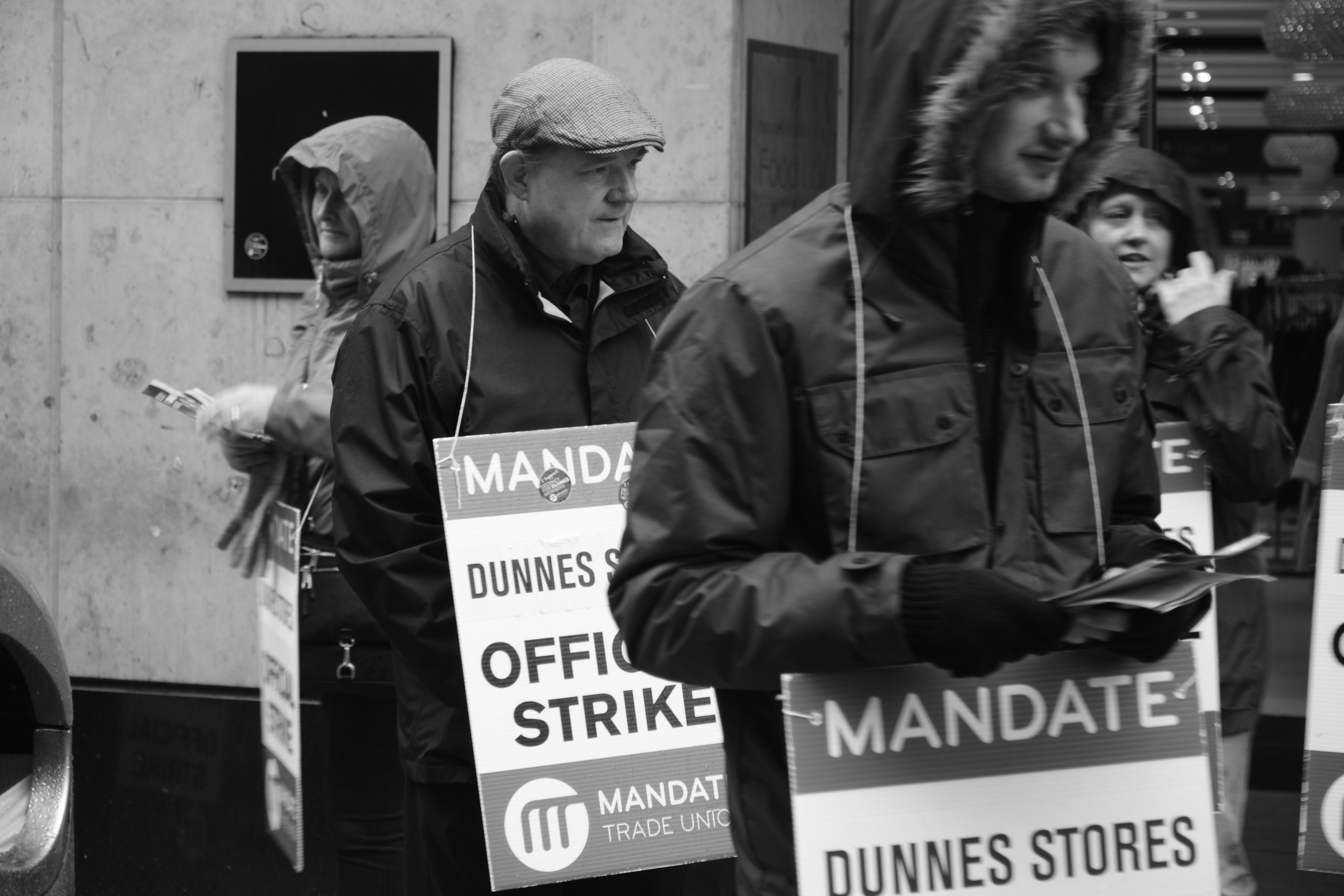 Staff calls for better contract and fair pay in Dunnes Stores