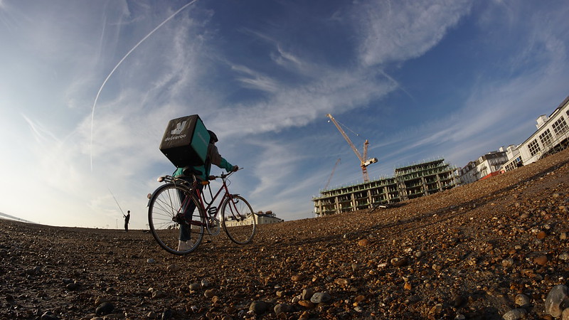 Deliveroo cyclists want priority for pedals