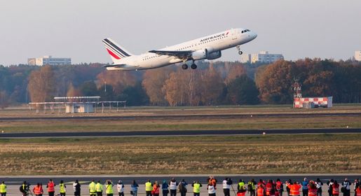 Berliners give a last salute to their beloved airport