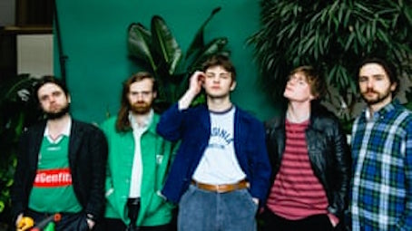 Review: Tá an Grian ag taitneamh