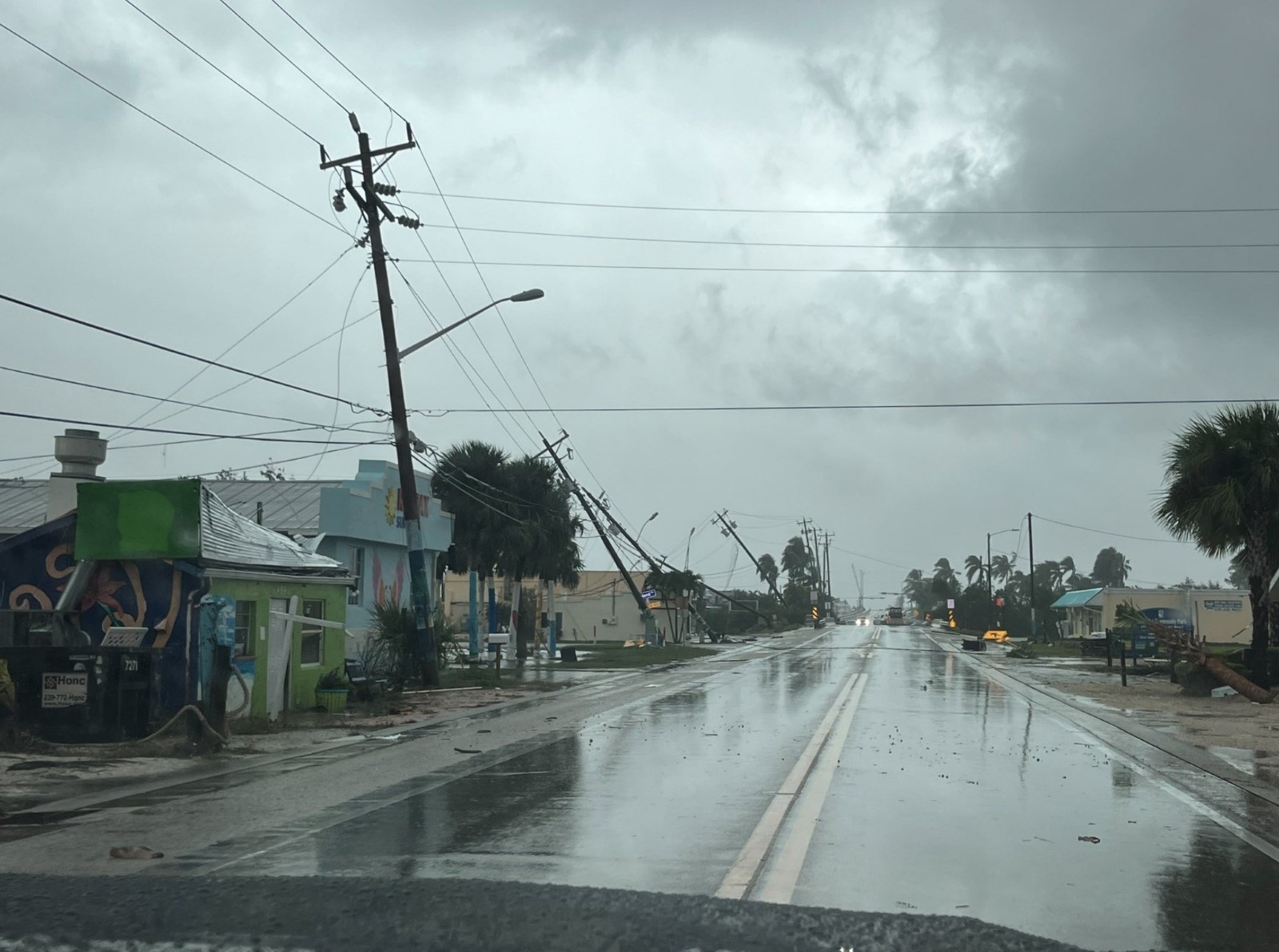 “If You Choose to Stay, You’re Going to Die”: Hurricane Milton Makes Landfall in Florida 