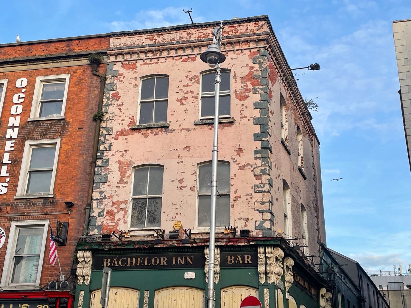 O’Connell Street’s Decline: Iconic Dublin Landmark Faces Neglect and Urban Decay 